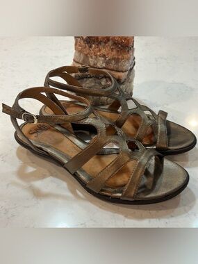 Sofft bronze comfort sandals, size 8
